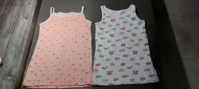 2 camisoles (sous-vêtements)