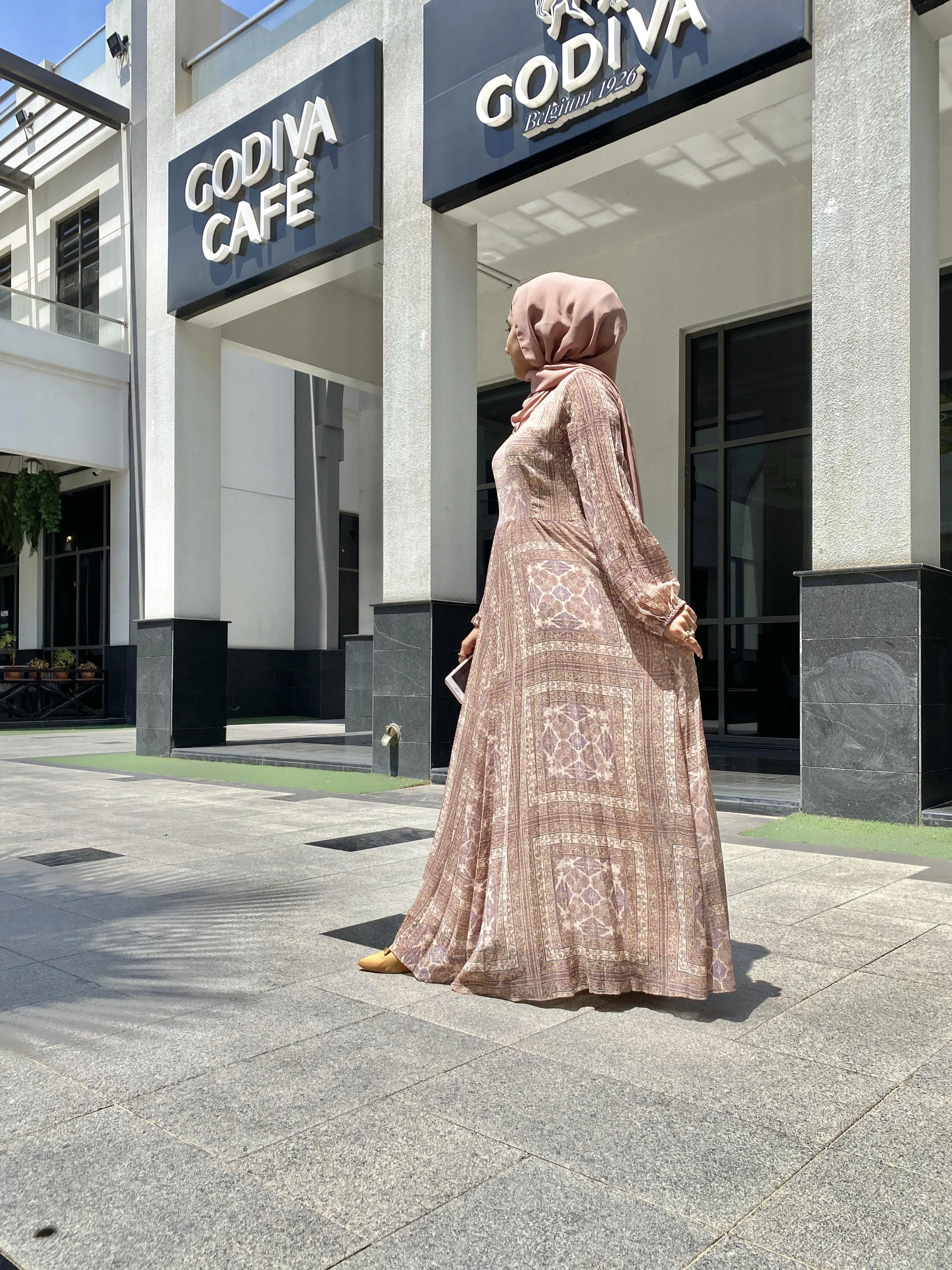 Beige Abstract Print Pleated Maxi Dress (GBF7003)