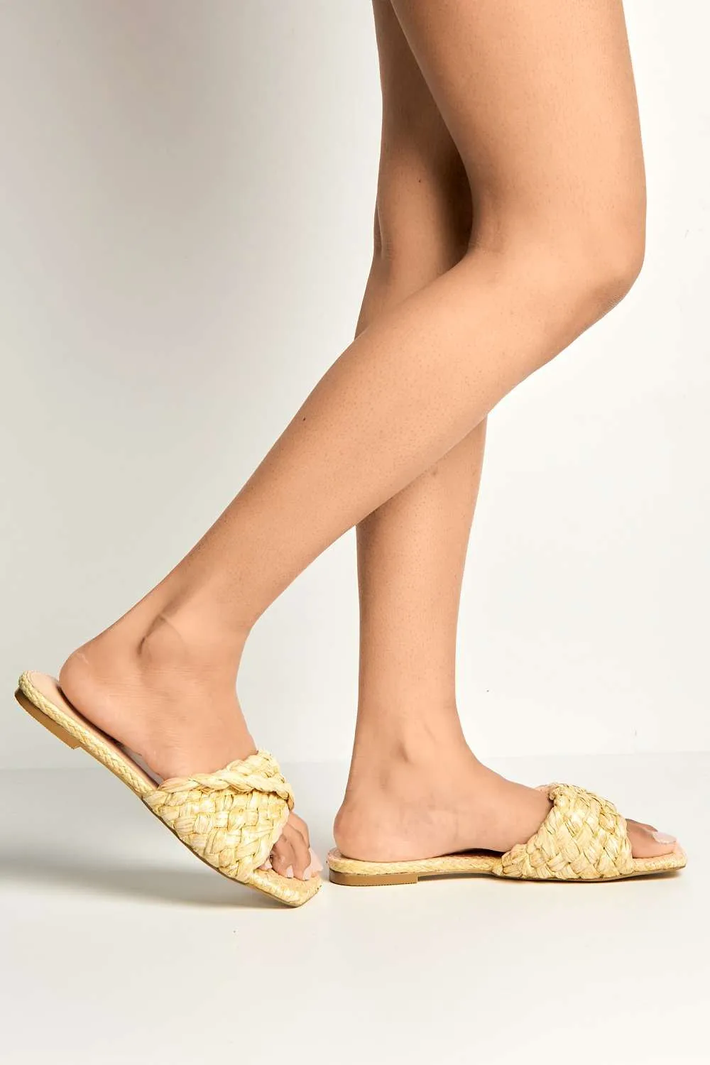 Solya Plaited Raffia Sliders in Beige