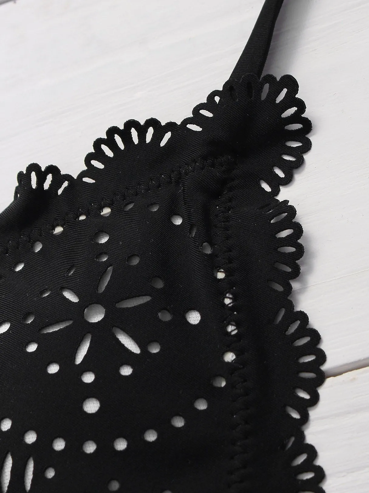 Wholesale Black V-Neck Sleeveless Hollow Self-Tie Bikinis
